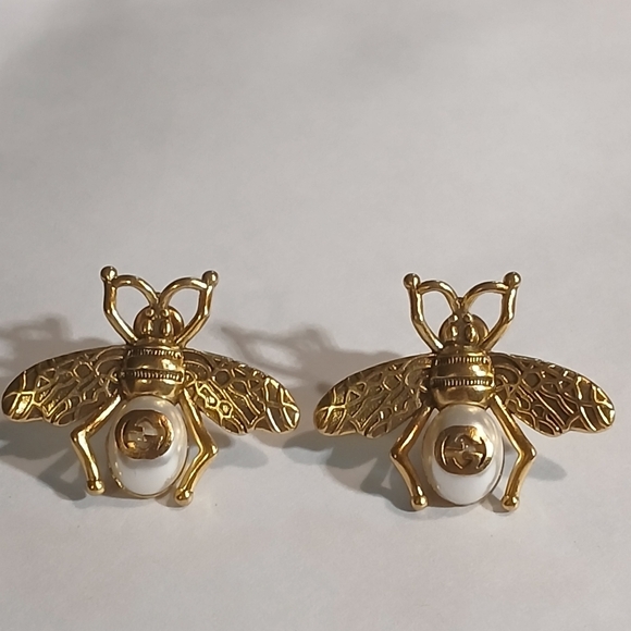 Authentic Gucci Gold Tone GG Faux Pearl Bee Earrings - Picture 4 of 9